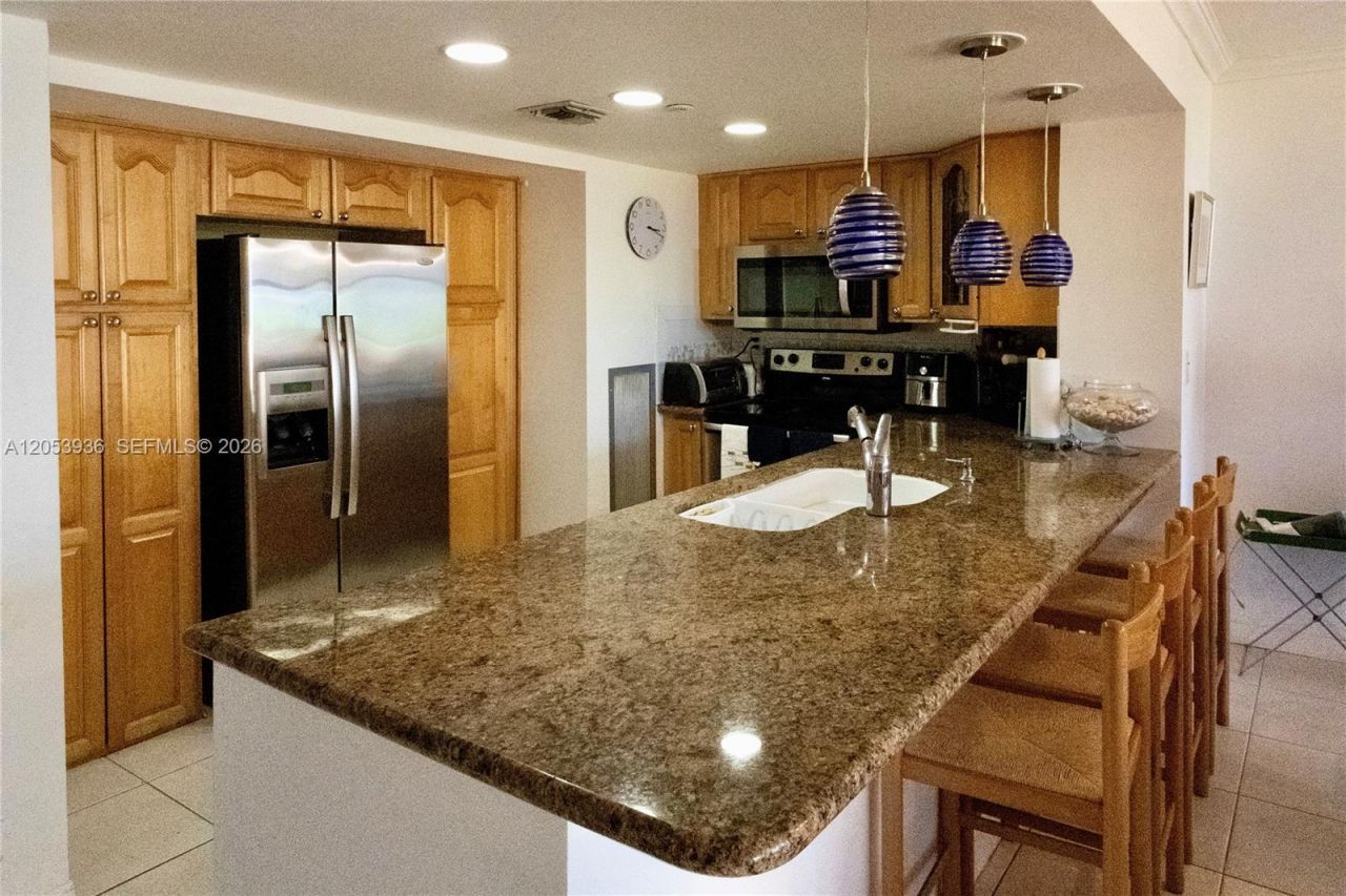 2555 Collins Ave , Unit 308, Miami Beach, FL 33140 Photo