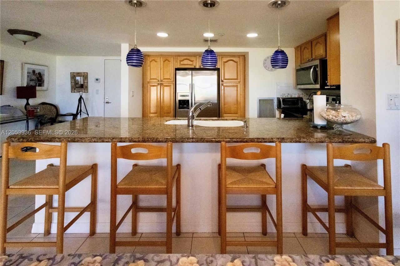 2555 Collins Ave , Unit 308, Miami Beach, FL 33140 Photo