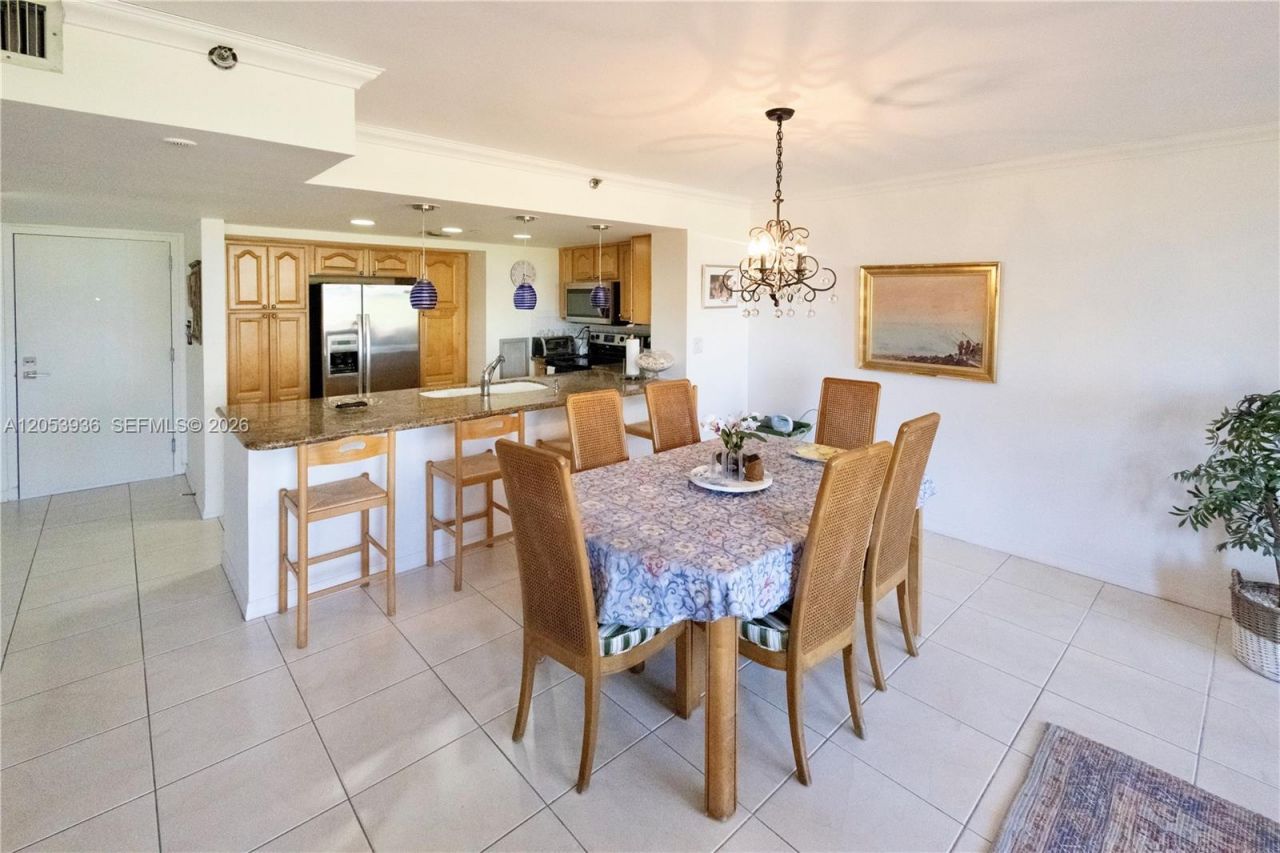 2555 Collins Ave , Unit 308, Miami Beach, FL 33140 Photo