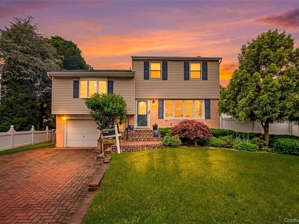 911 Harlane Circle , North Bellmore, NY 11710
