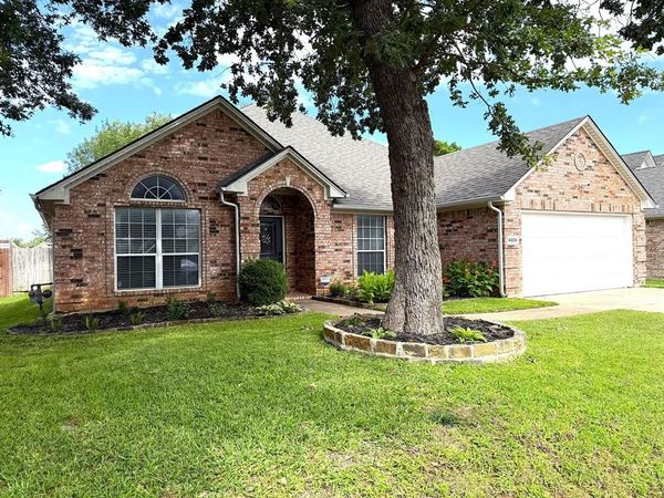 6506 Bluebird Drive, Arlington, TX 76001