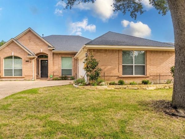2231 Templeton Drive, Arlington, TX 76006