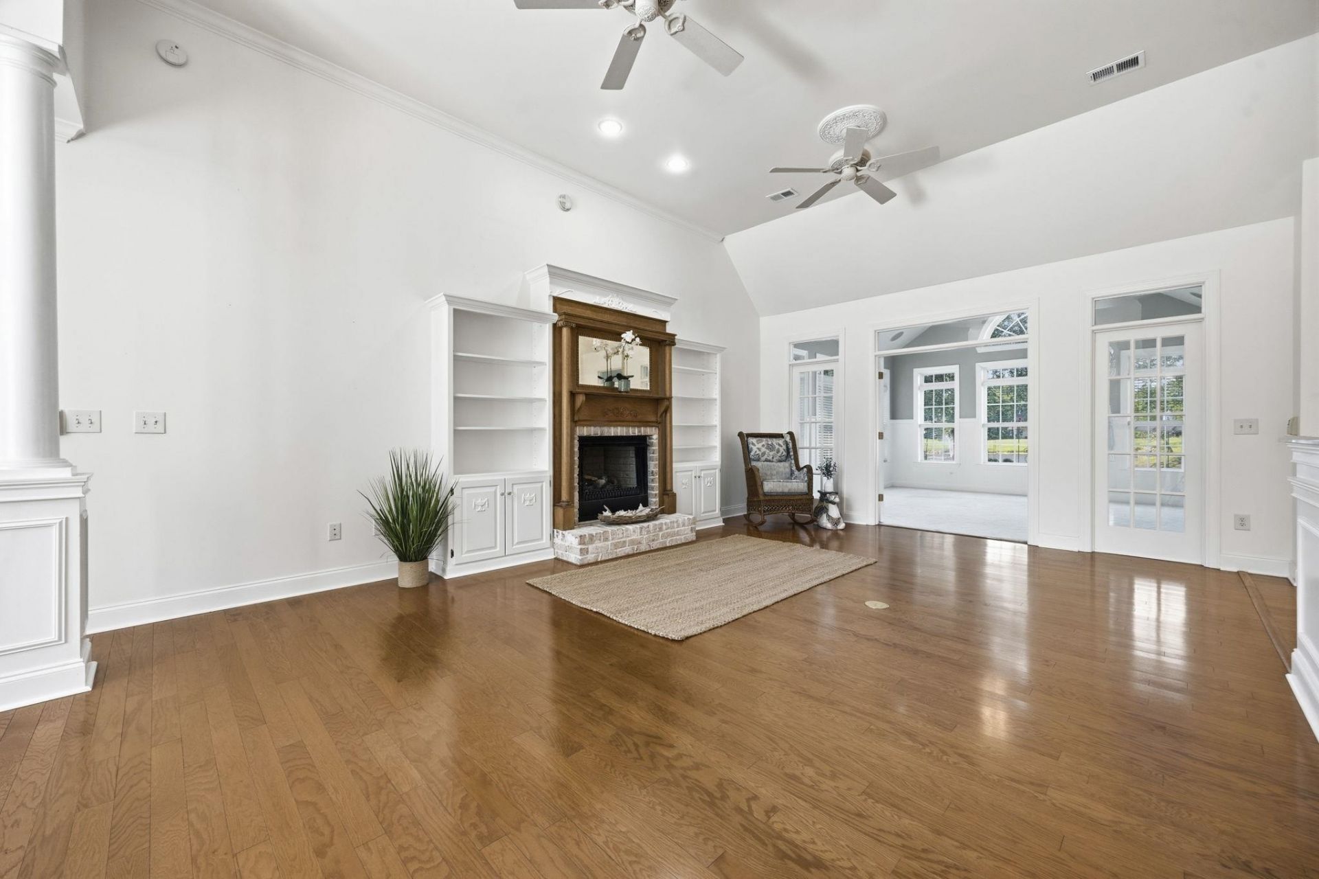 4464 Firethorne Dr. Photo 9
