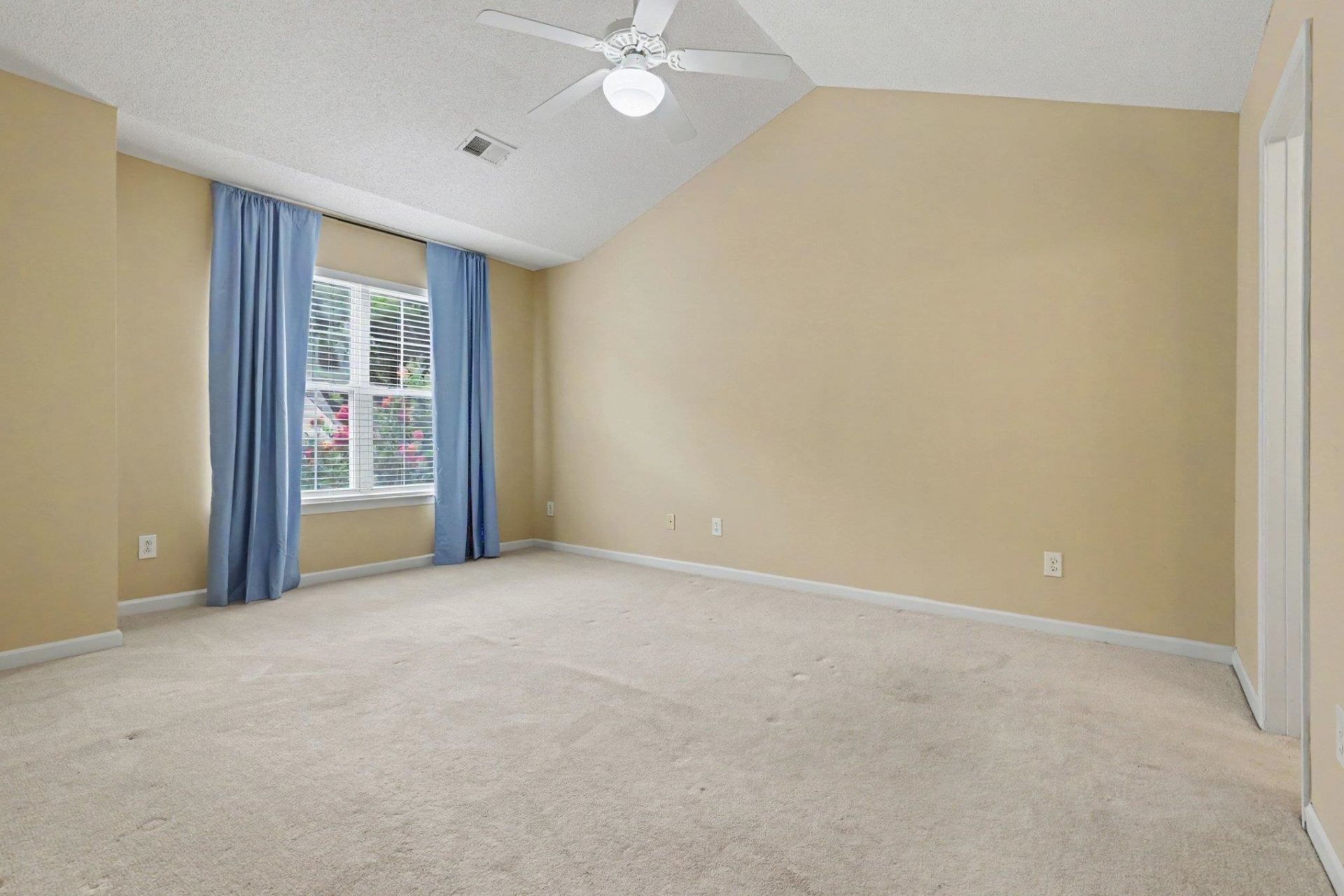62 Portrait Ln. Photo 20