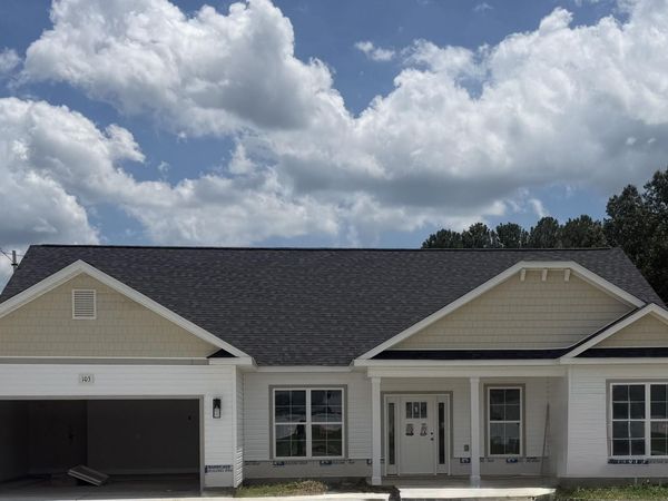 103 Seashore Street, Grimesland, NC 27837