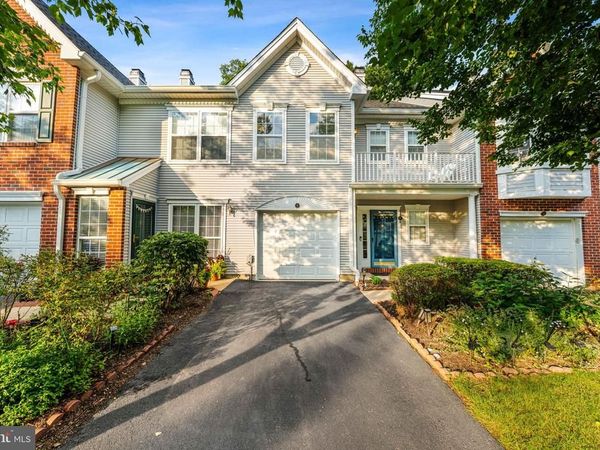 8 HENRY COURT, PLAINSBORO, NJ 08536