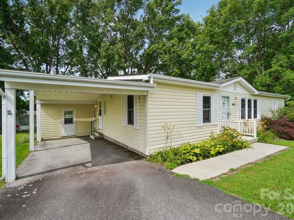 303 Meadowbrook Court , Hendersonville, NC 28792