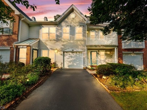 8 Henry Ct, Plainsboro, NJ 08536