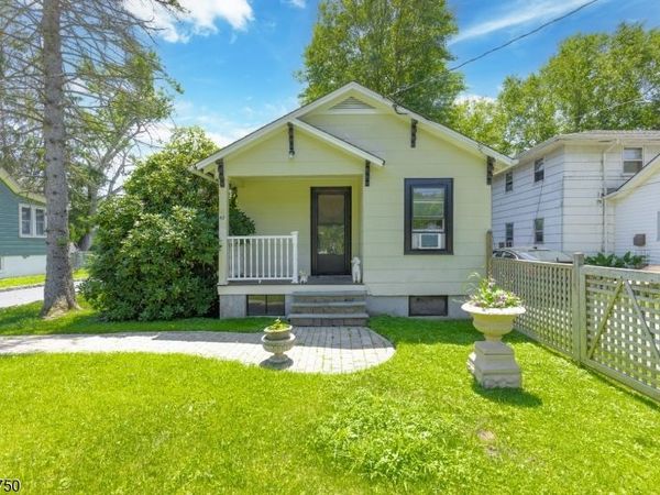 47 Lakeview Ter, Oakland, NJ 07436