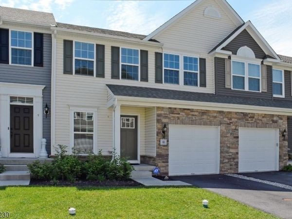 11 Shade Tree Ln, Mount Arlington, NJ 07856