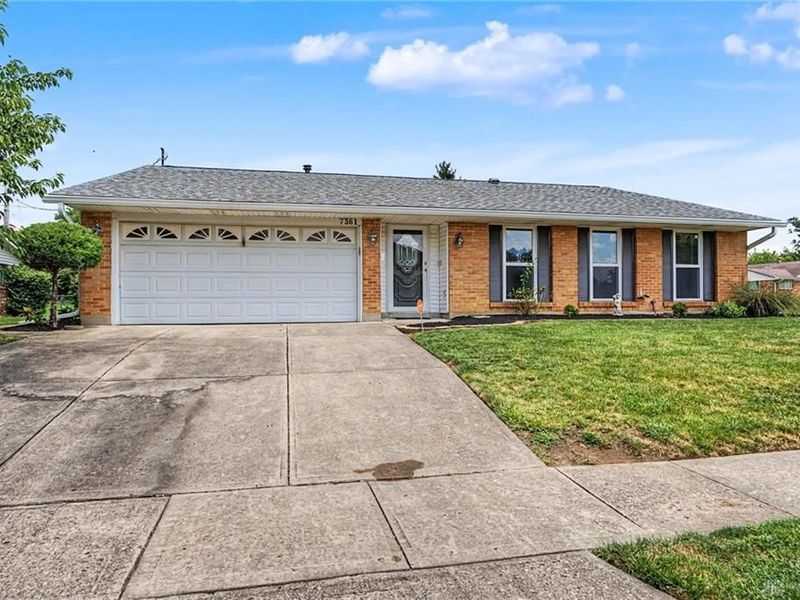 7361 Claircrest Drive, Huber Heights, OH 45424 Photo 1