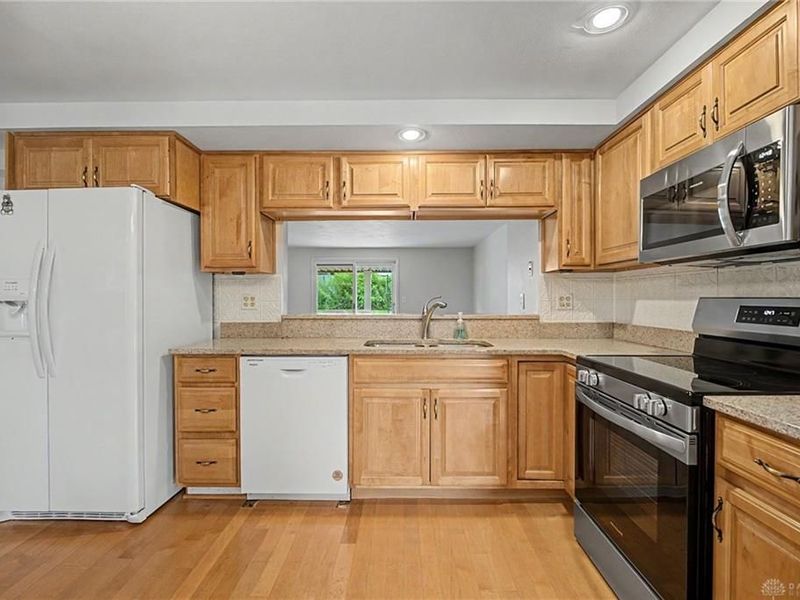 7361 Claircrest Drive, Huber Heights, OH 45424 Photo 11