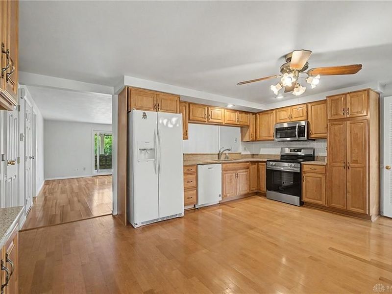 7361 Claircrest Drive, Huber Heights, OH 45424 Photo 12