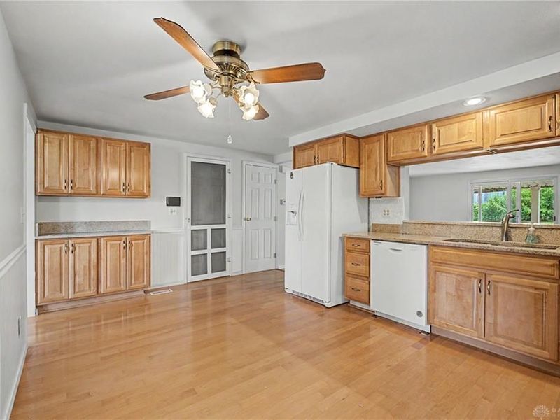 7361 Claircrest Drive, Huber Heights, OH 45424 Photo 13