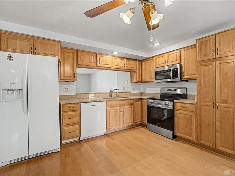 7361 Claircrest Drive, Huber Heights, OH 45424 Photo 15