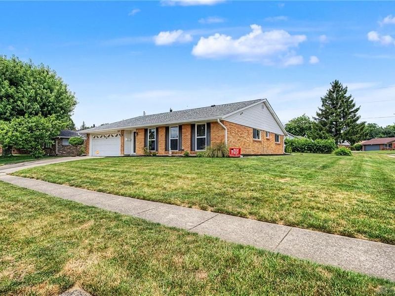 7361 Claircrest Drive, Huber Heights, OH 45424 Photo 2