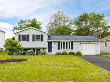 7 Village Trail, Spencerport, NY 14559