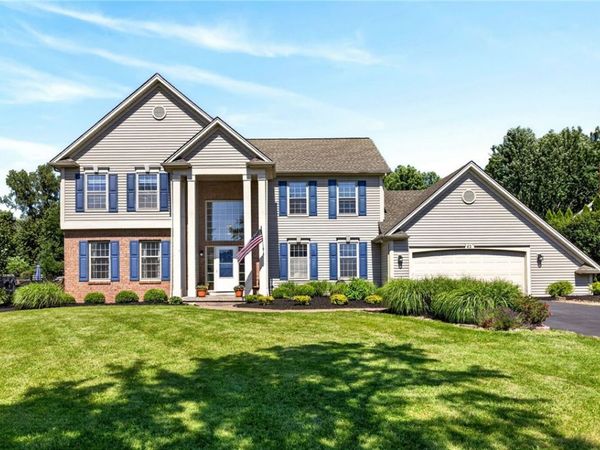 42 Cardogan Square, Rochester, NY 14625