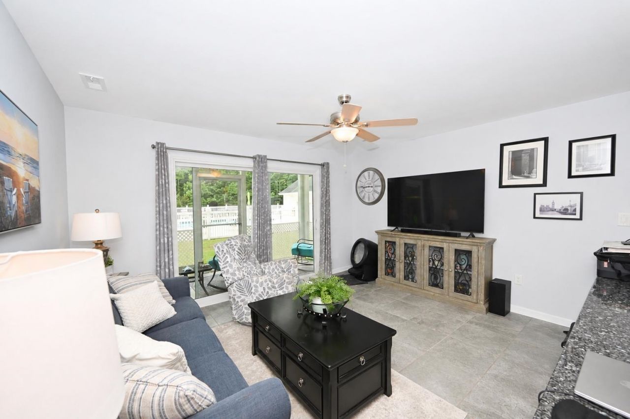 646 Tupelo Ln.  Photo 6