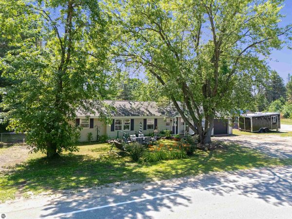 1723 Division Street W, Cadillac, MI 49601