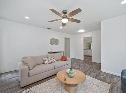 7021 Stanford Oak Dr, Sacramento, CA 95842 Photo
