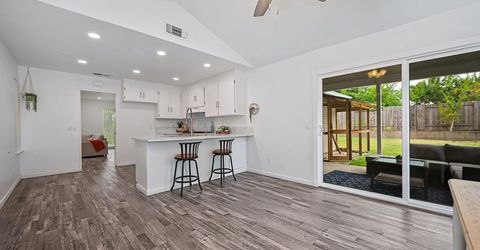 7021 Stanford Oak Dr, Sacramento, CA 95842 Photo