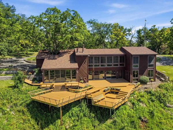 3485 Echo Hills Drive Drive, Dubuque, IA 52003