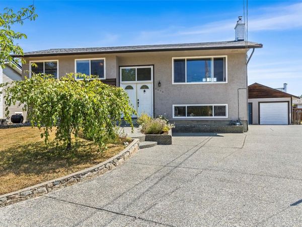2054 Piercy Ave , Sidney, BC V8L 2K5