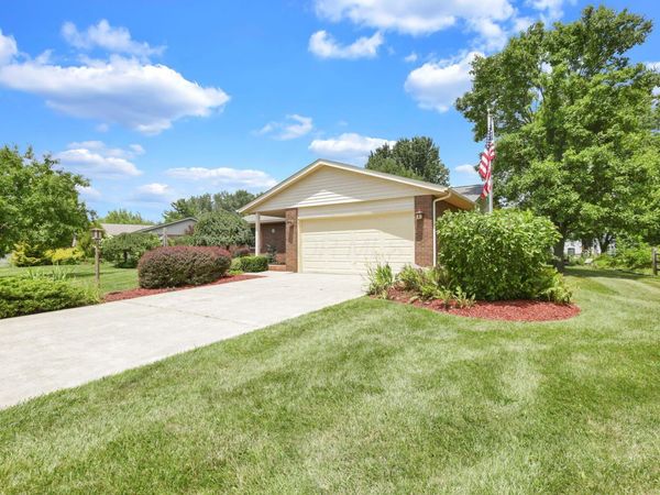 9938 Birchwood Street NW, Pickerington, OH 43147