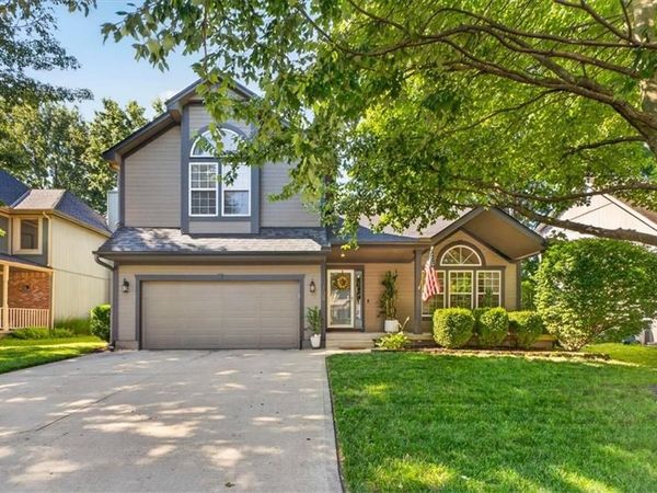 108 NE Gaslight Lane, Blue Springs, MO 64014