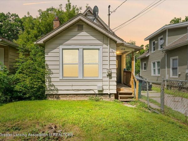 1216 Bensch Street, Lansing, MI 48912