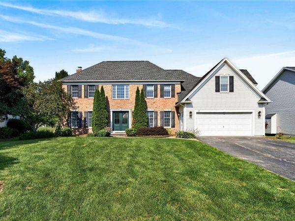 42 Saint Andrews Blvd , Fairport, NY 14450