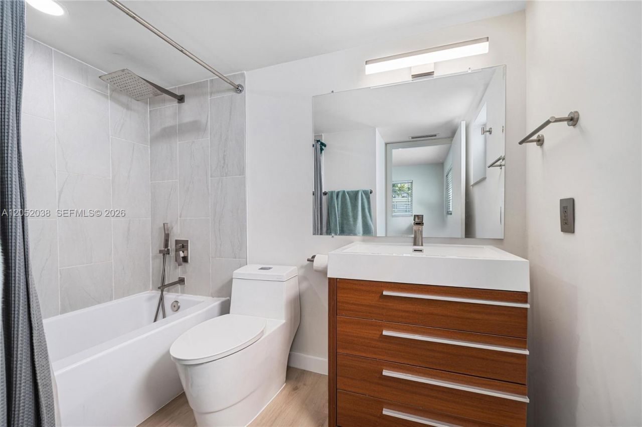 1900 Meridian Ave , Unit 204, Miami Beach, FL 33139 Photo