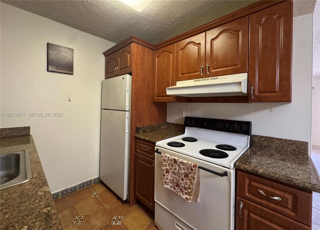 7208 Fairway Dr , Unit I14, Miami Lakes, FL 33014 Photo