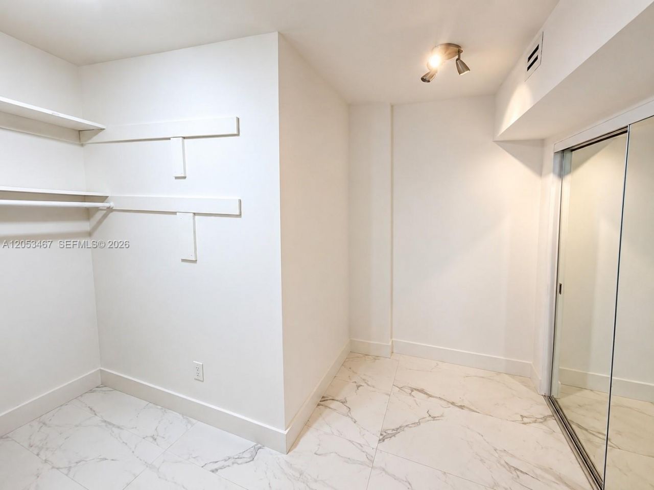 1750 NE 191st St , Unit 605-1, Miami, FL 33179 Photo