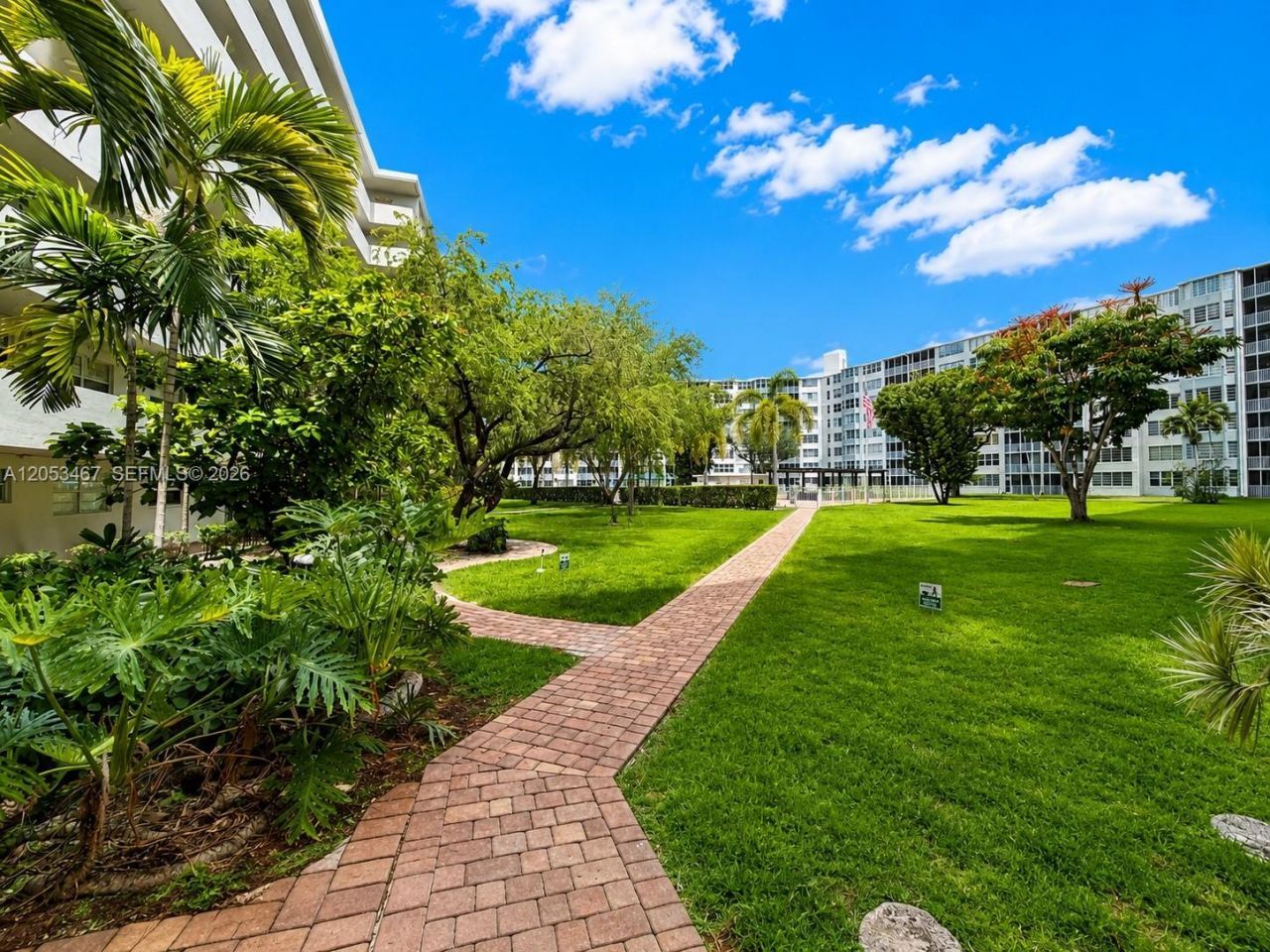1750 NE 191st St , Unit 605-1, Miami, FL 33179 Photo