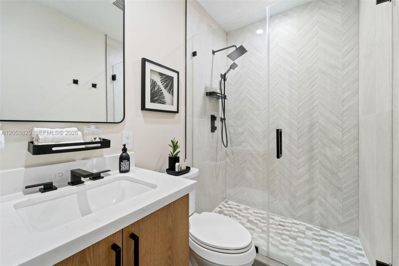 829 Granada Groves Ct , Coral Gables, FL 33134 Photo