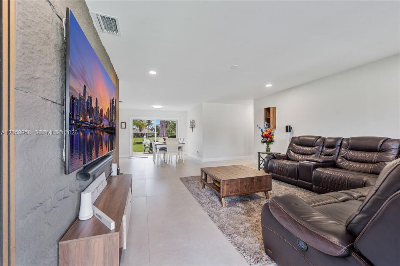 139 Galiano St , Royal Palm Beach, FL 33411 Photo