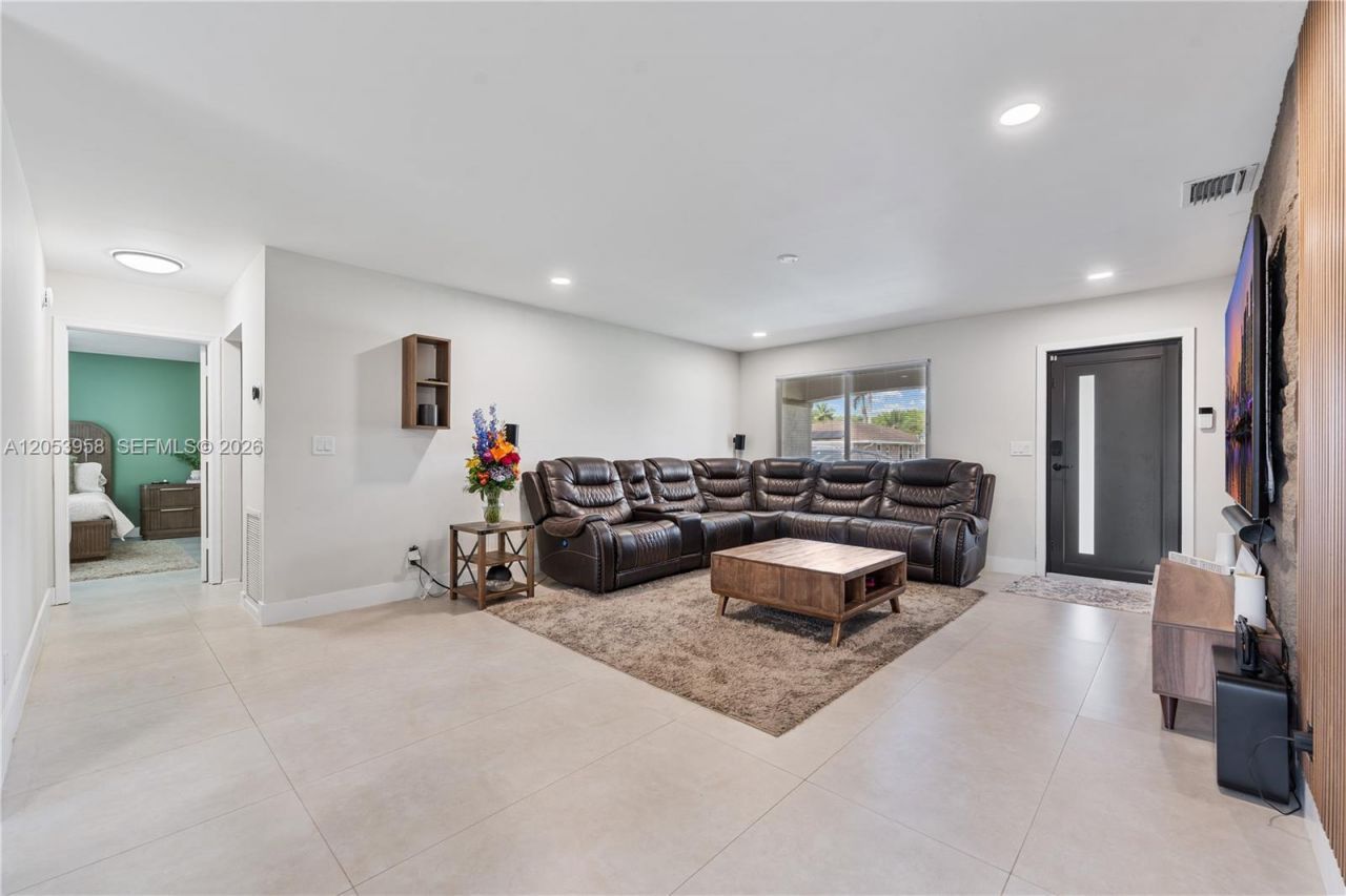 139 Galiano St , Royal Palm Beach, FL 33411 Photo