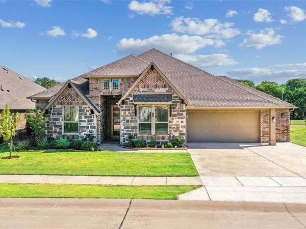 218 Oakcrest Drive , Justin, TX 76247