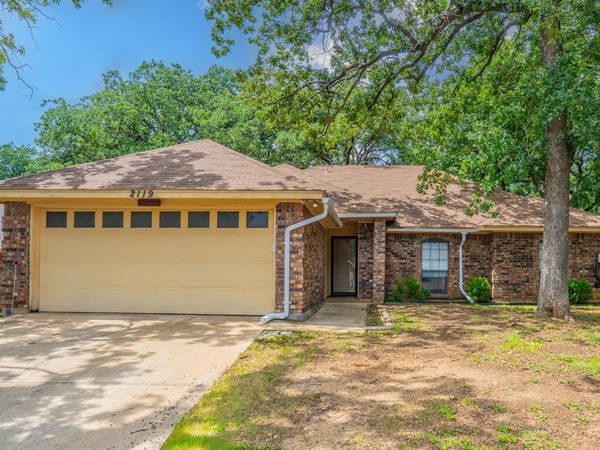 2119 Turf Club Drive, Arlington, TX 76017