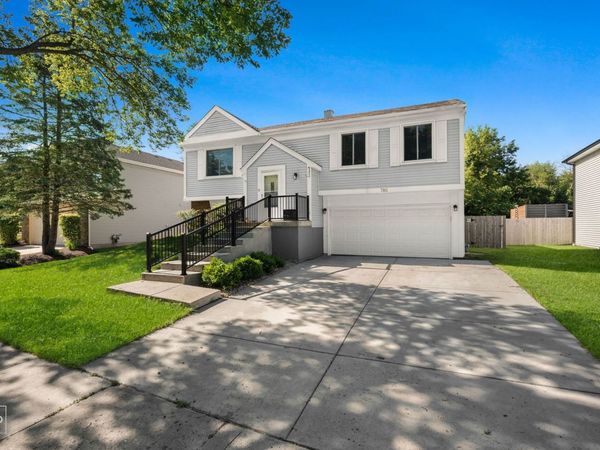 785 W Appletree Lane , Bartlett, IL 60103