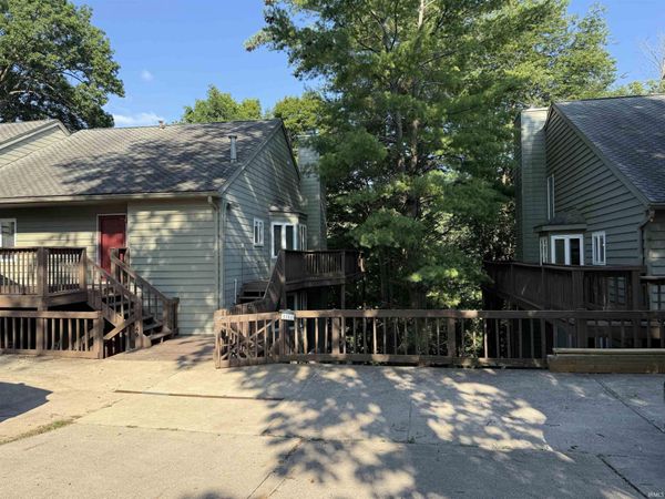 9701 S Harbour Pointe Drive, Unit J40, Bloomington, IN 47401