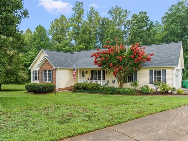 124 Pipsisewa Lane, Stokesdale, NC 27357