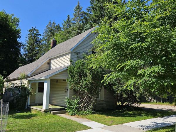 905 Seventh Street W, Traverse City, MI 49684