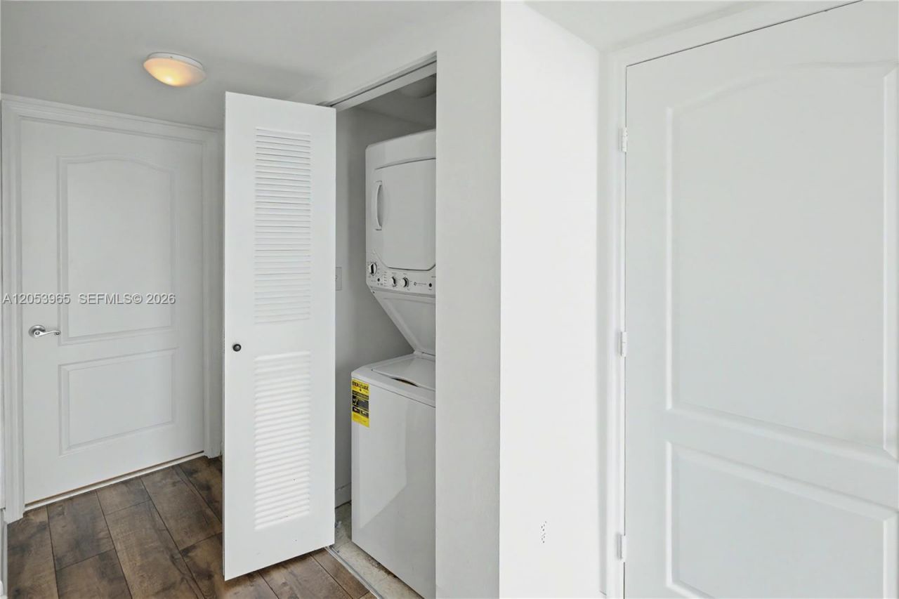 2101 Brickell Ave, Unit 1611, Miami, FL 33129 Photo