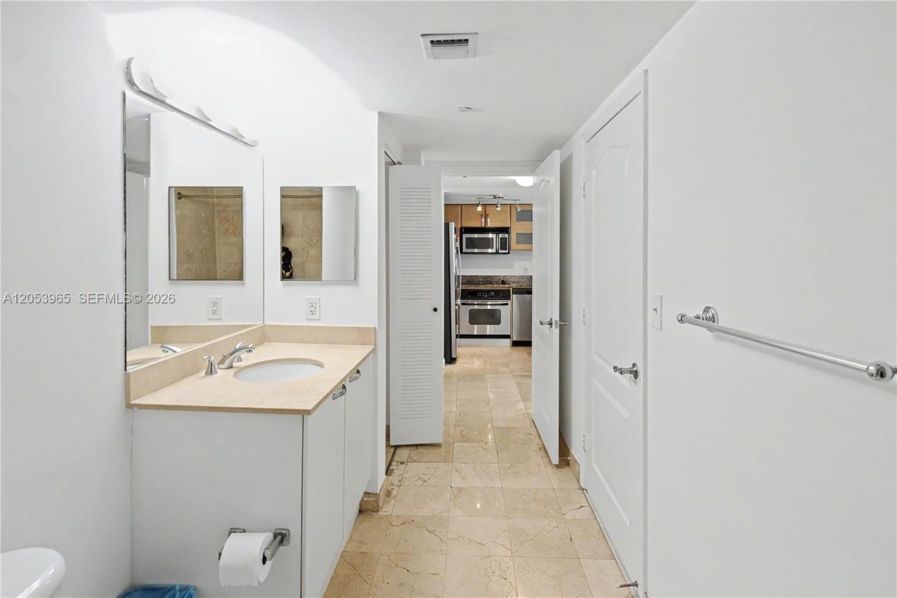 2101 Brickell Ave, Unit 1611, Miami, FL 33129 Photo