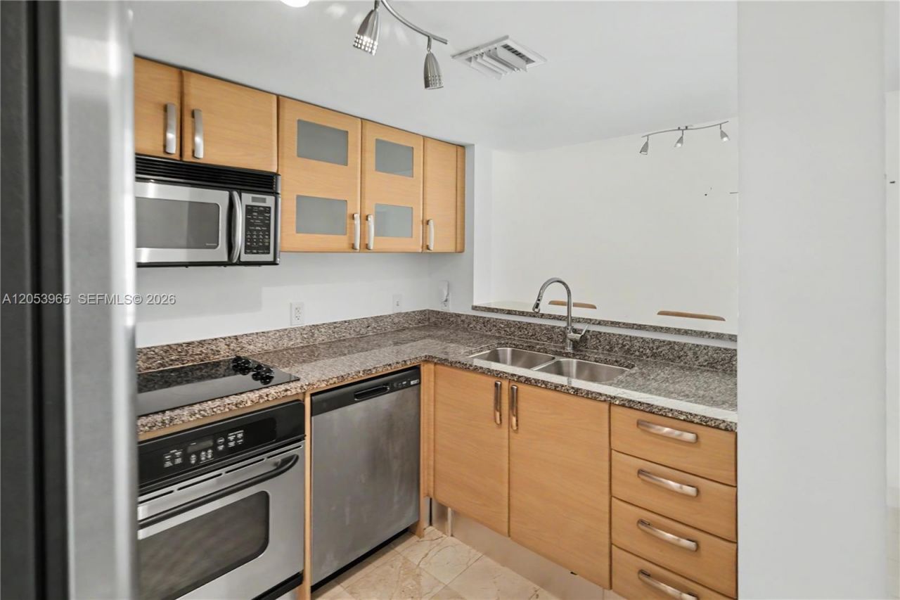 2101 Brickell Ave, Unit 1611, Miami, FL 33129 Photo