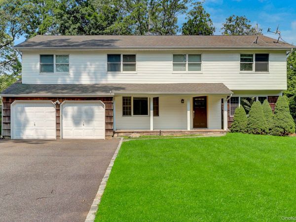 8 Tobi Lane , Setauket, NY 11733