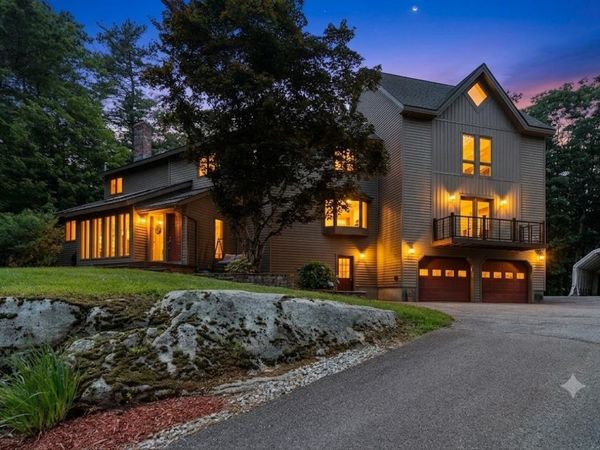 18 Windsor Boulevard, Londonderry, NH 03053